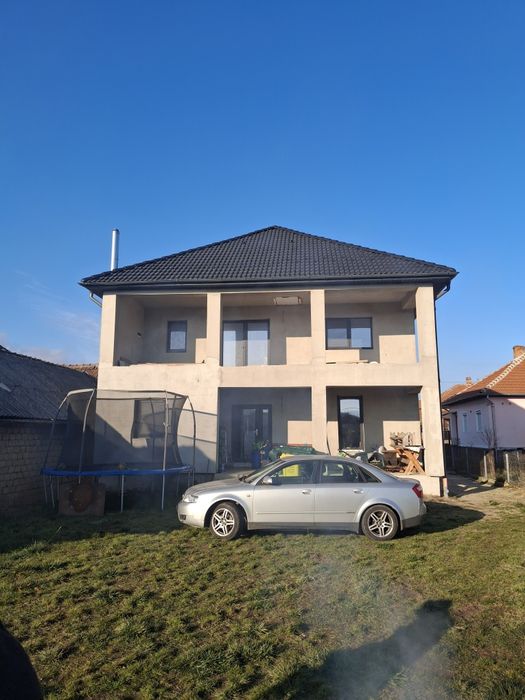 Casă de vânzare construită în anul 2023