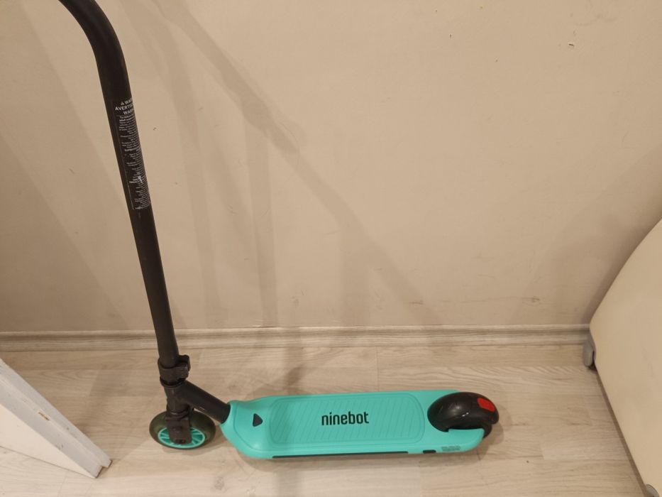Детска електрическа тротинетка Ninebot Kick Scooter A 6 + Зарядно