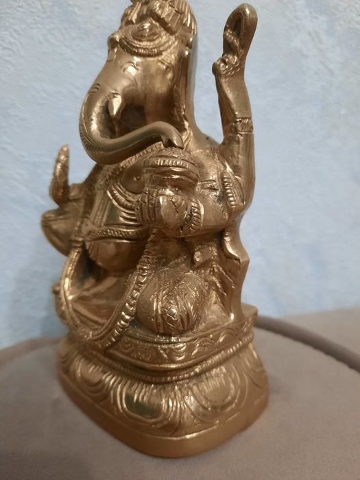 Бронзовый    Статуэтка.