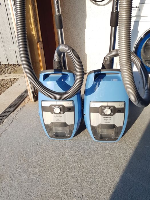 Miele doua aspiratoare fara sac Blizzard CX1 Blue, PowerLine