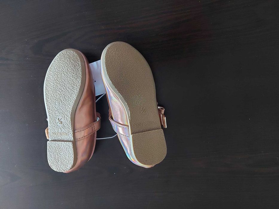 Детски розови обувки