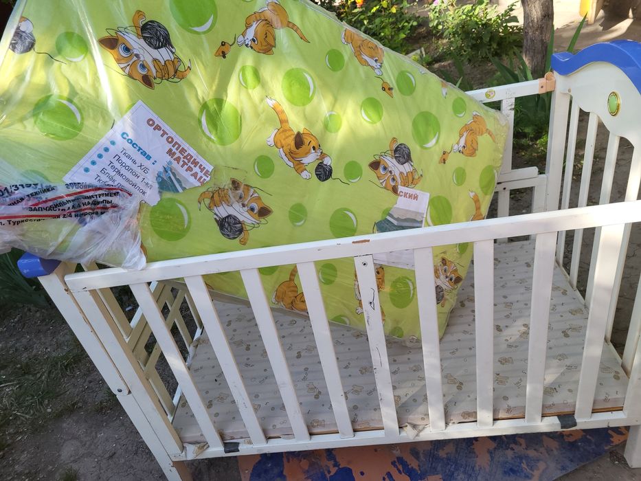 Детская кровать с матрасом