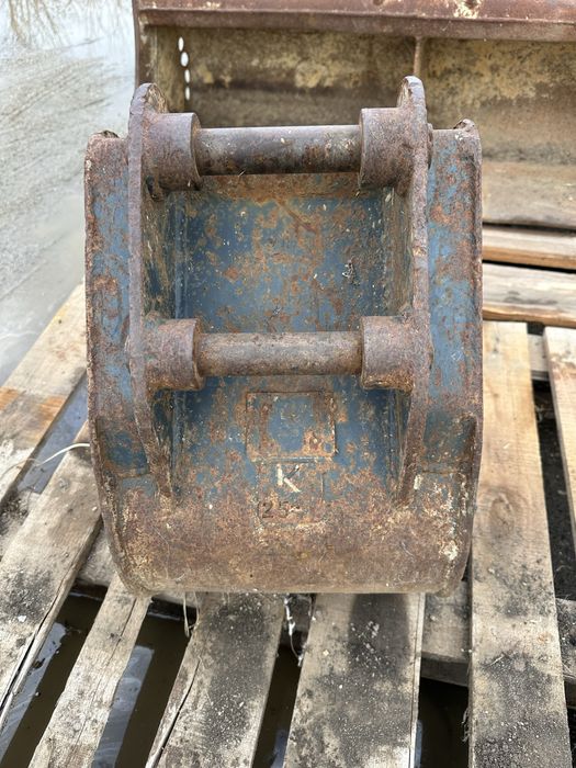 Senila miniexcavator si cupe!