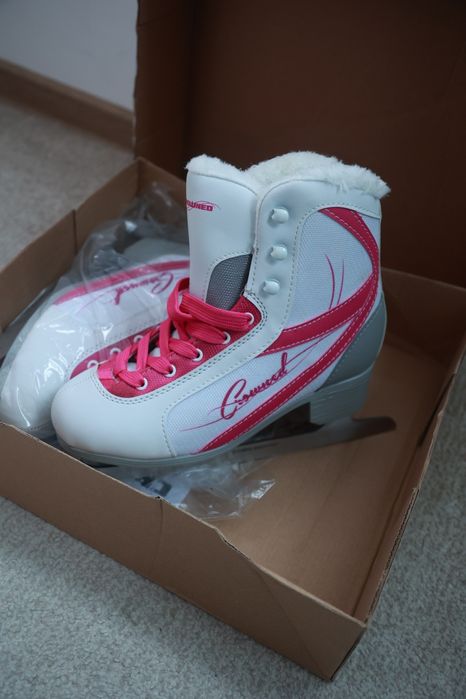 Patine de gheata (fete) marimea 37