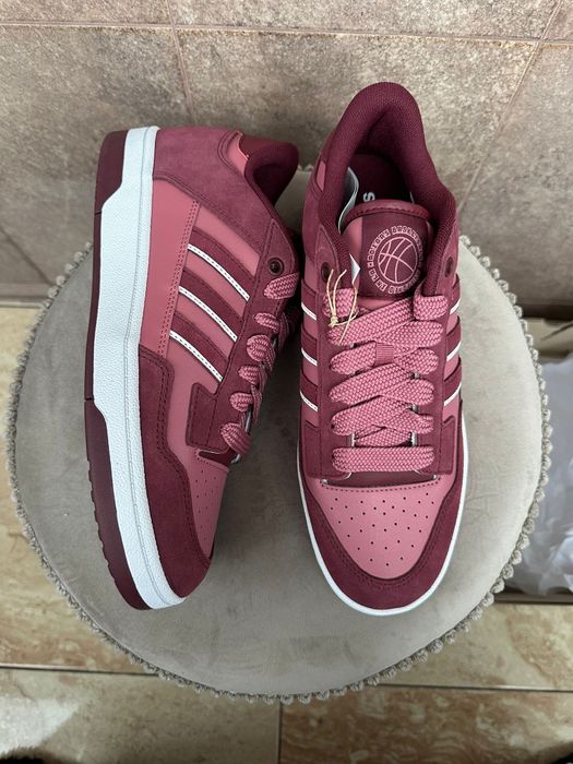 Adidasi  Adidas  Court Low noi la cutie , nr 43!