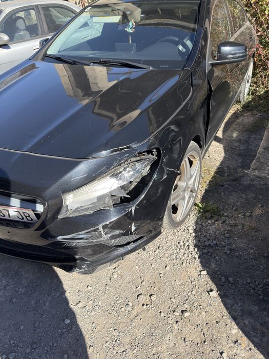 Mercedes CLA 200 usor accidentat