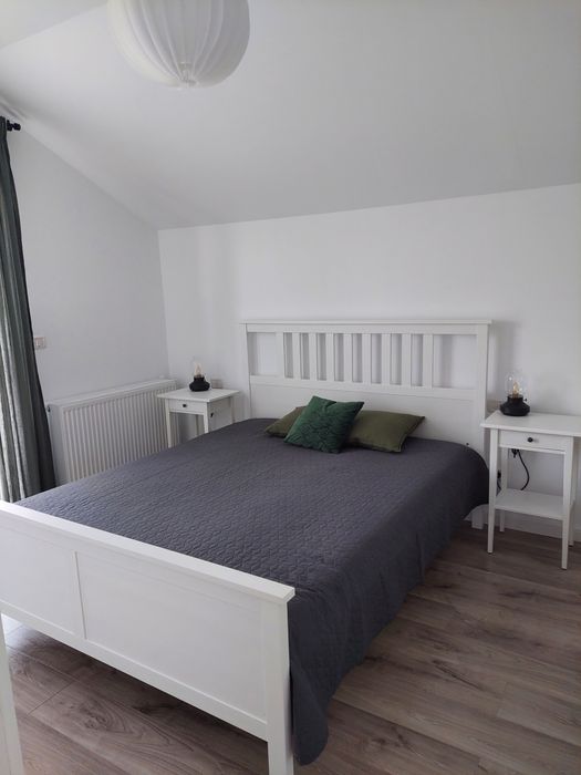 Pat + saltea și 2 noptiere Hemnes ikea