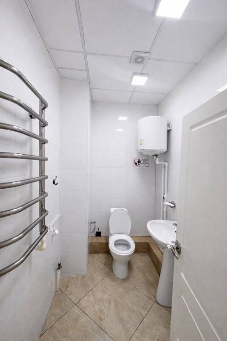 Продаётся коммерческое помещение на первой линии ул. Паркентская