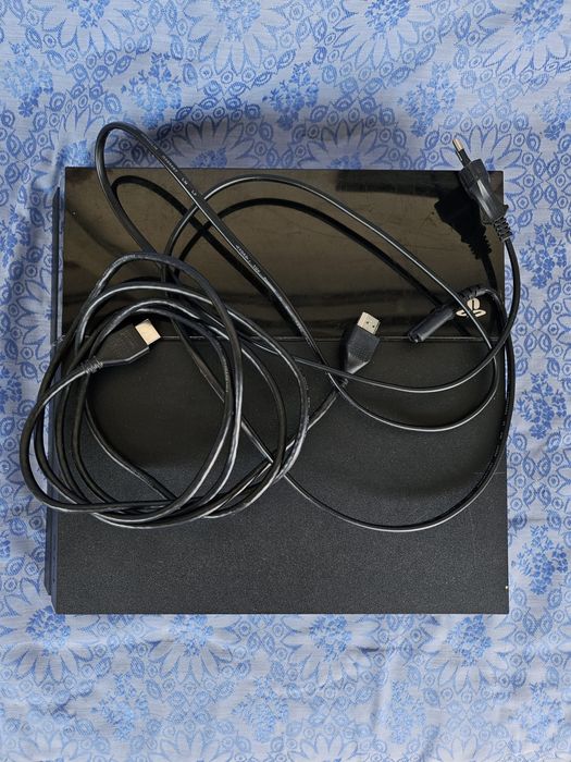 Vand PS4 pret 700 lei