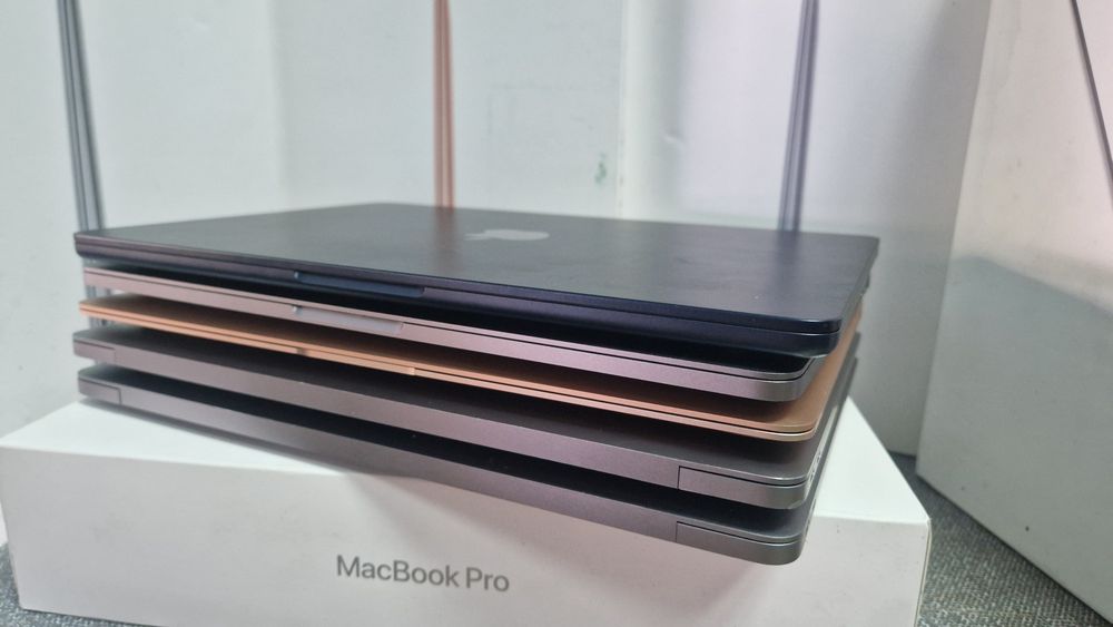 Apple MacBook - заключени, за части