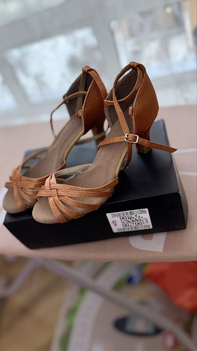 Продам туфли для спортивно-бальных танцев