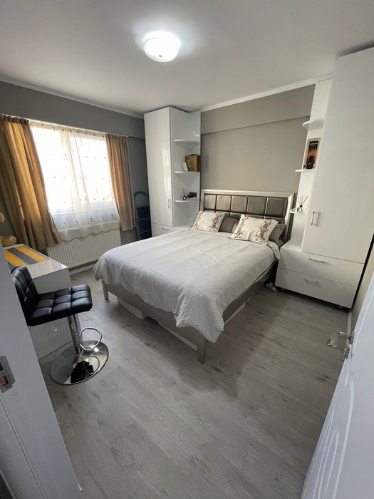Închiriere apartament 3 camere