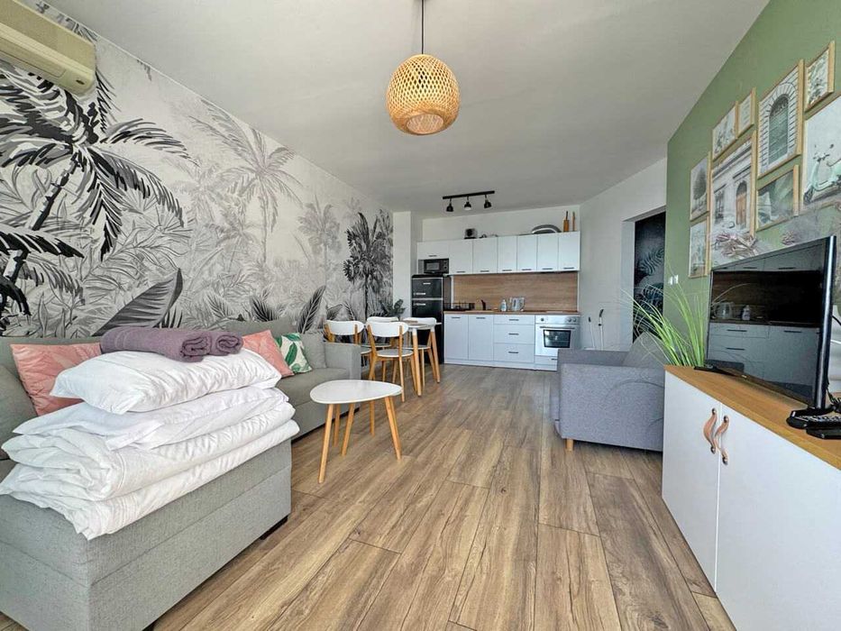 Продава се Двустаен апартамент в к.к. Елените - 60 кв.м за 2167 €/кв.м - Снимка #1