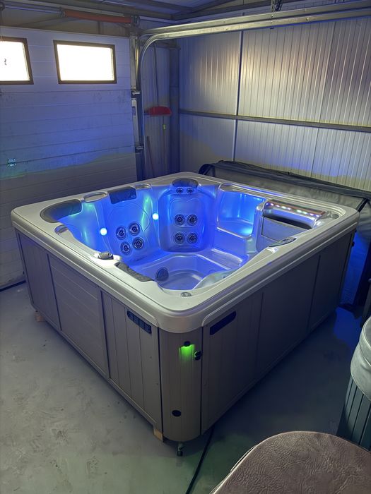 Jacuzzi ciubar spa piscina cada cu hidromasaj