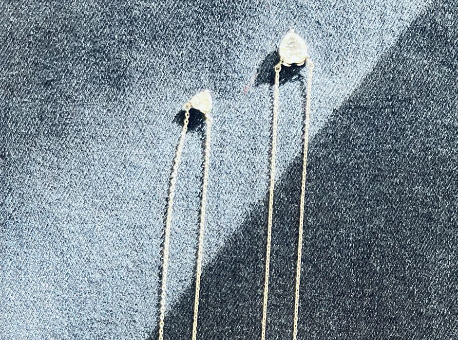 Продавам две сребърни верижки със сърце