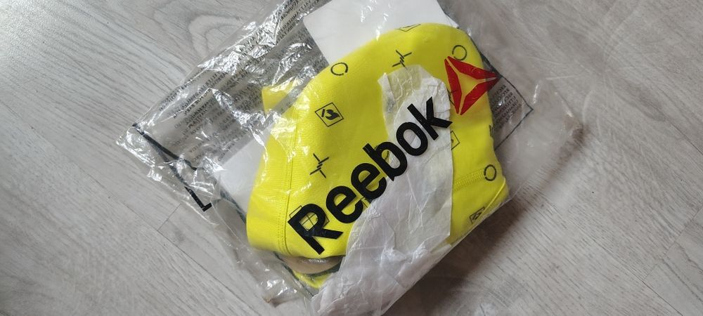 Bustiera Reebok originala, noua cu eticheta