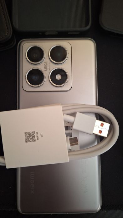 Vand Xiaomi 14T Pro – 512 GB / 12 GB RAM cu 3 huse si folie de sticla de rezerva