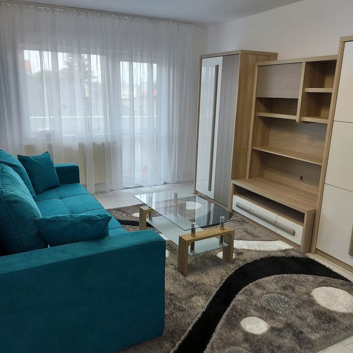 Inchiriez apartament cu 2 camere,decomandat