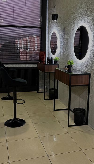 Продам зеркала и столы