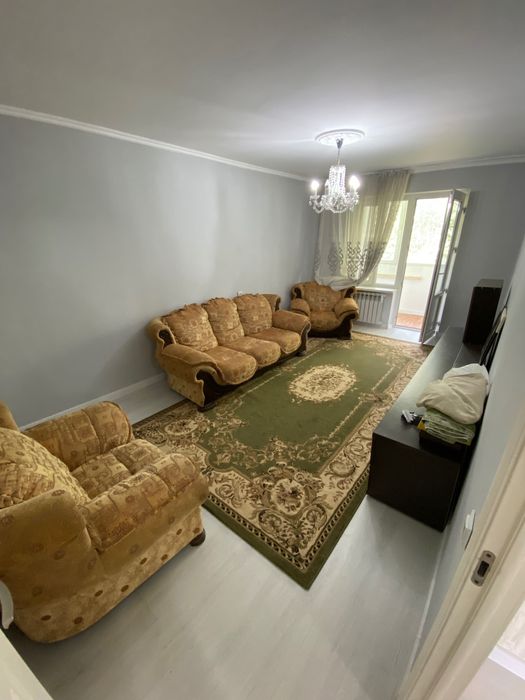 Диван и два кресла продам недорого