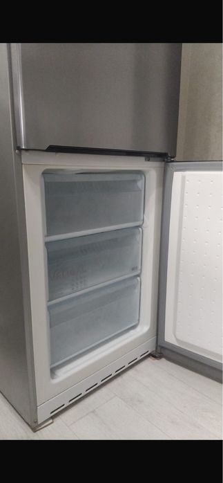 Холодильник новый почти