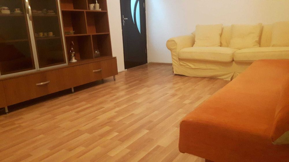 Apartament decomandat 2 camere+living,direct proprietar,zona buna