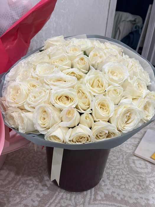 Цветы белые розы