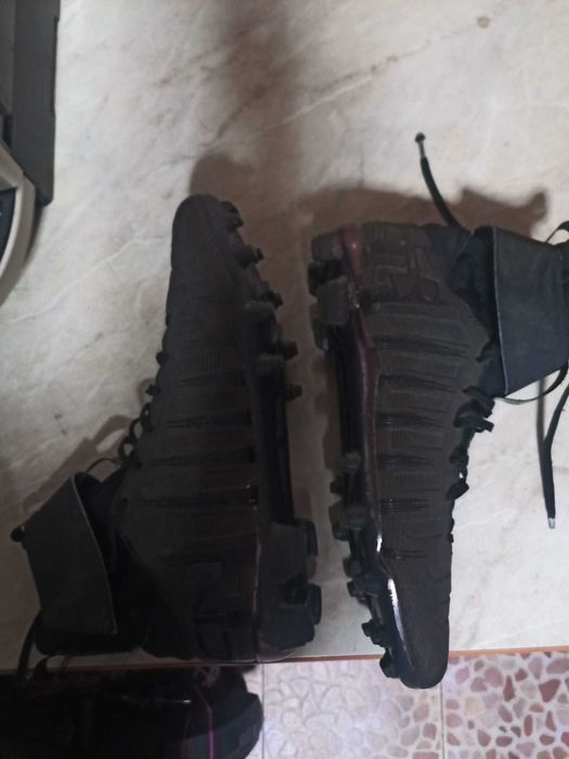 vand ghete cu crampoane Under Armour