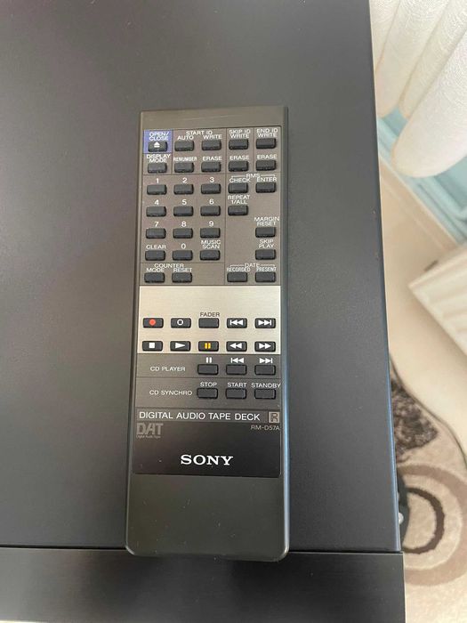 Sony DTC-670 Digital Audio Tape Deck