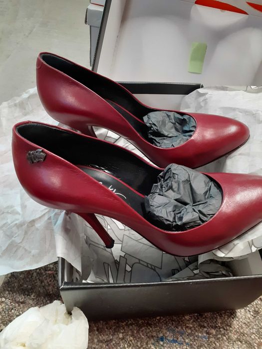 Продавам обувки мис сиксти