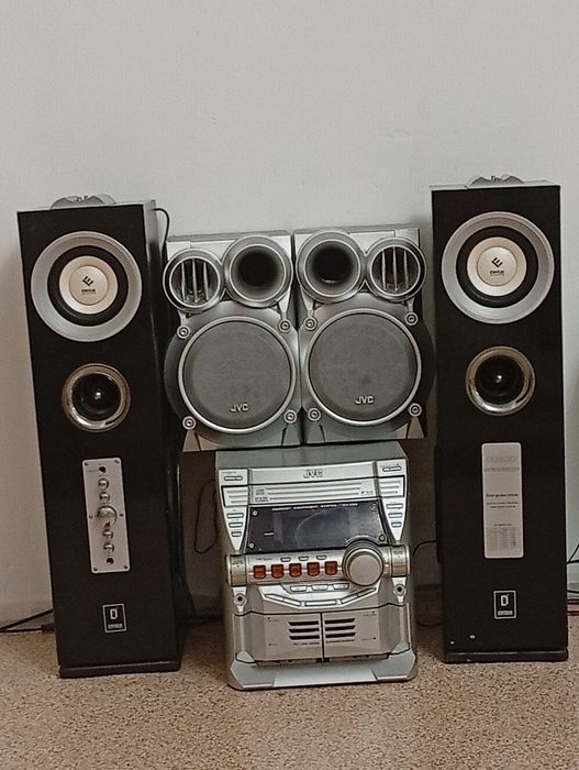 Музыкальный центр колонки