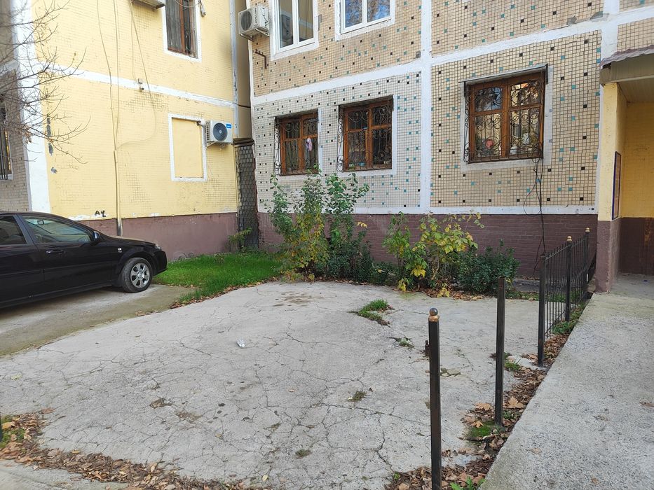 Продается своя квартира на Юнус Абаде 6, 1 этаж, 4 комнаты