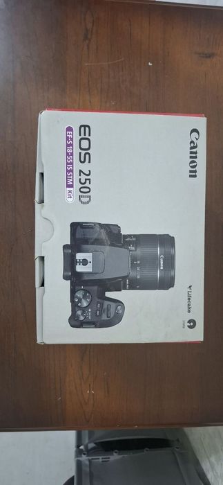Canon 250D fotoparat