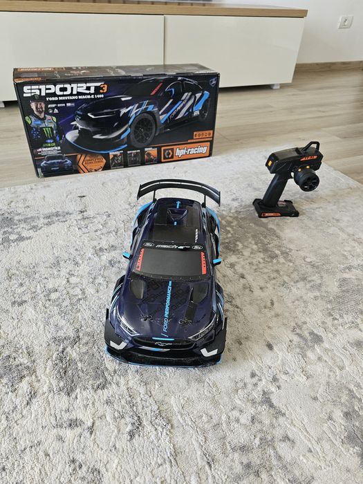 Mașina cu telecomandă. Ford mustang electric.
