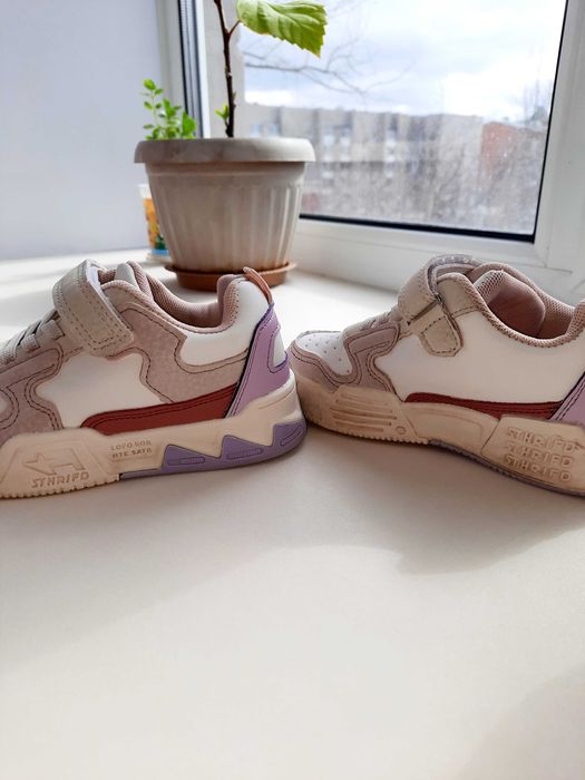 Кроссовки для девочки