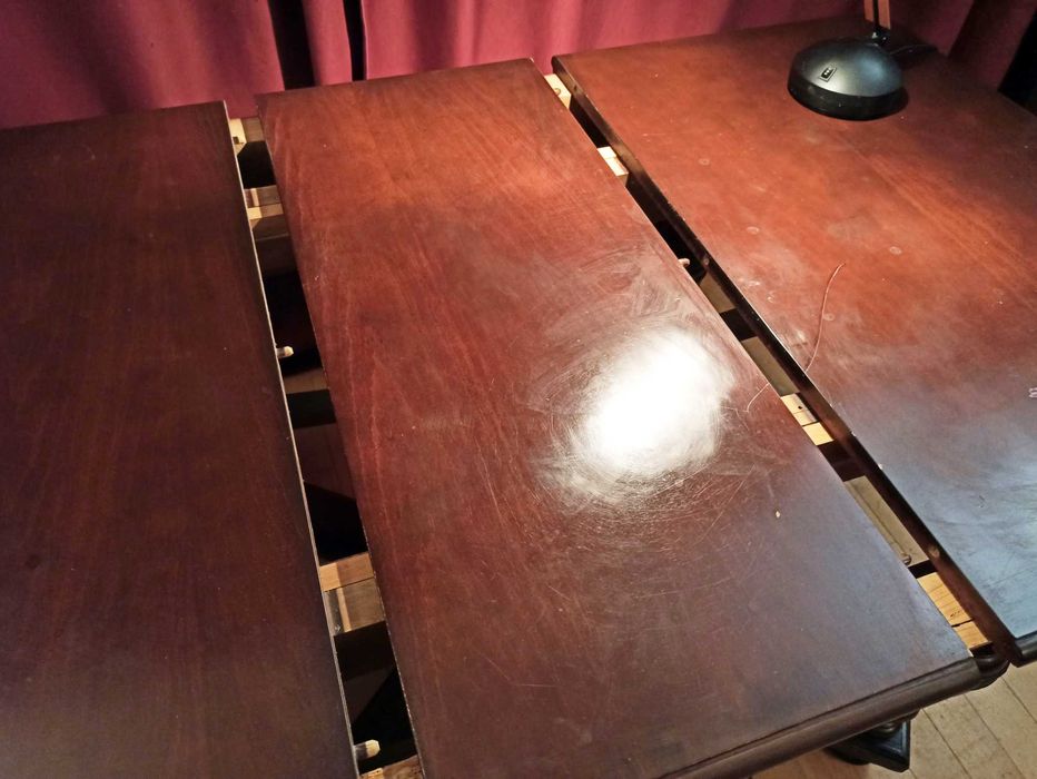 Masa veche Extensibila din lemn masiv , fara cari