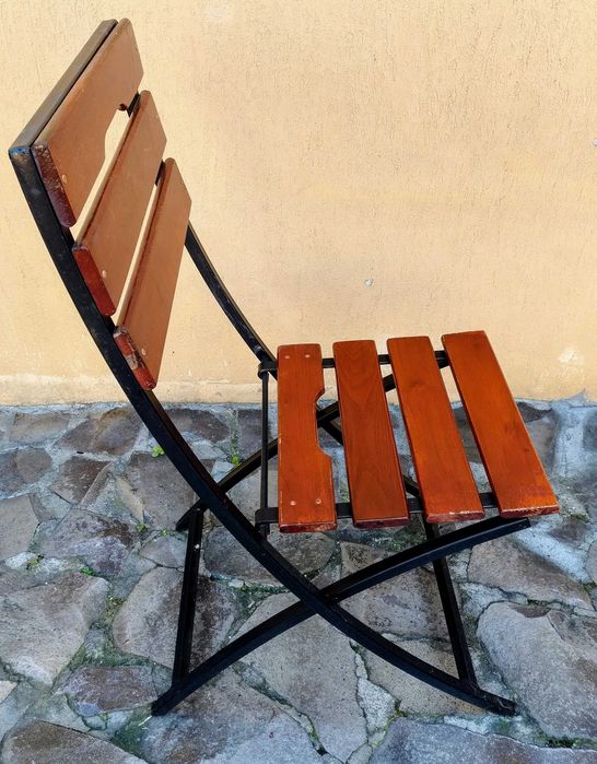 De vanzare 5 scaune pliabile de terasa structura metalica si lemn masiv
