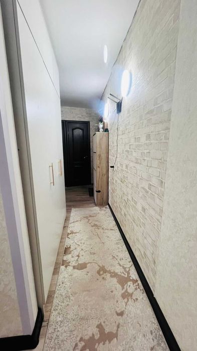 Продам 4комн на 16мкр 2 этаж
