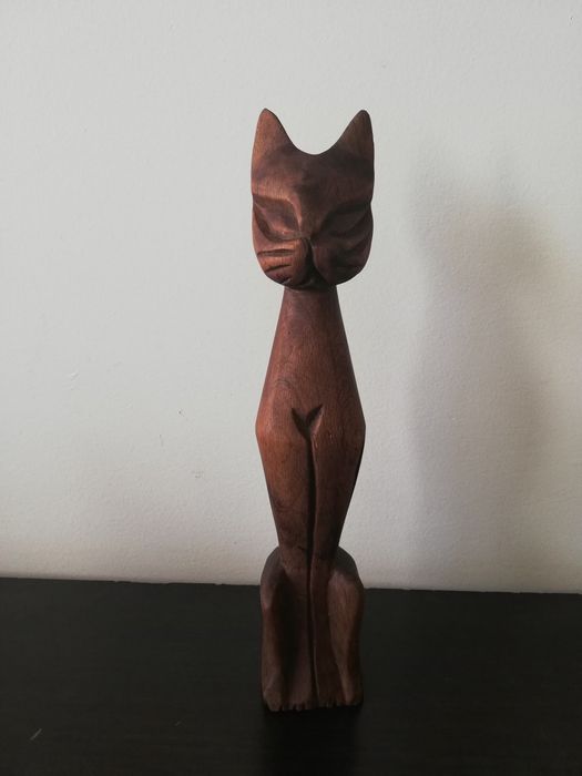 Котки. Фигурки от дърво.