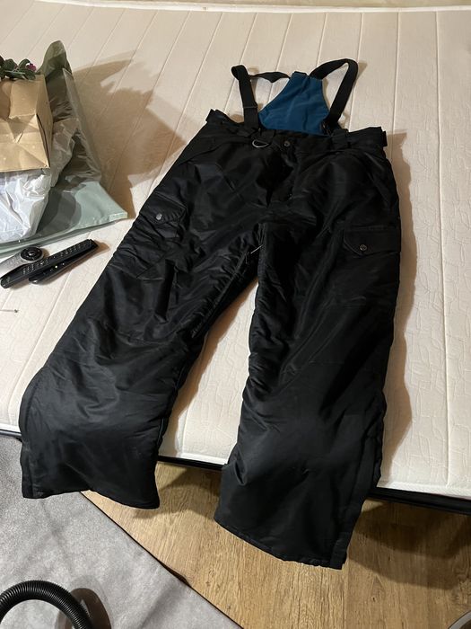 Скиорски гащеризон един път обличан