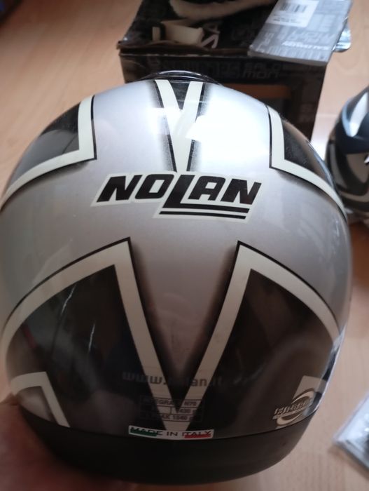 Vând căști diferite mod