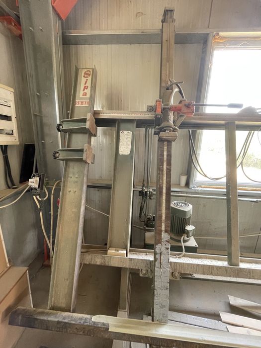 Presa hidraulica pentru lemn