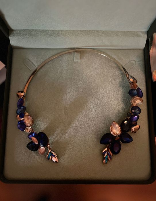 Уникално колие с камъни