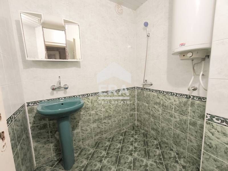 Продава се Тристаен апартамент в Хасково, Дружба 1 - 108 кв.м за 1039 €/кв.м - Снимка #7