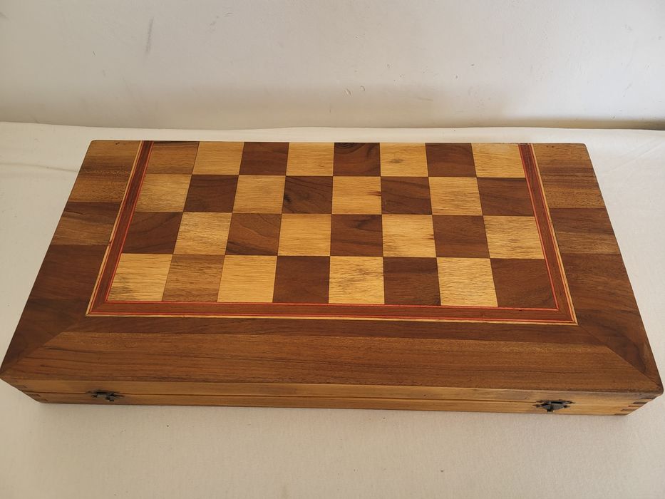 #1 Стар масивен дървен шах