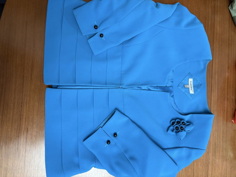 Продам костюм с юбкой