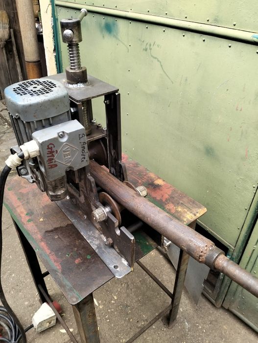 Vând mașină de roluri țeavă rotundă și pătrată acționată manual și ele