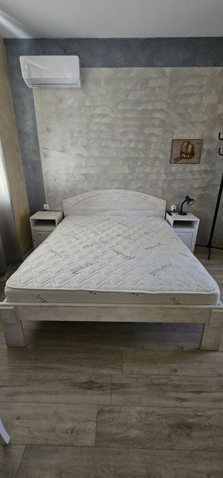 Продавам легла от чам