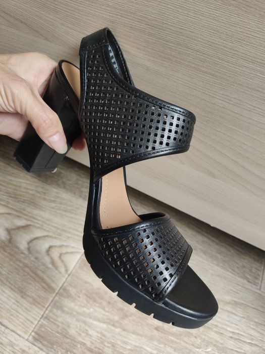 Босоножки Clarks. Новые