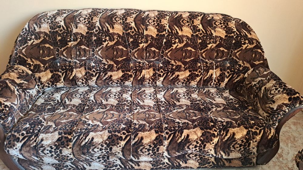 Комплект за хол - диван с фотьойли и табуретки